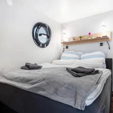 Hausboot Seeadler * Stralsund