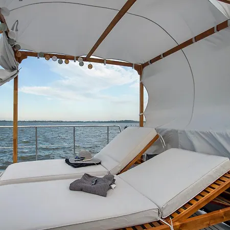 Holiday home Hausboot Seeadler *