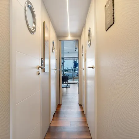 Holiday home Hausboot Seeadler *